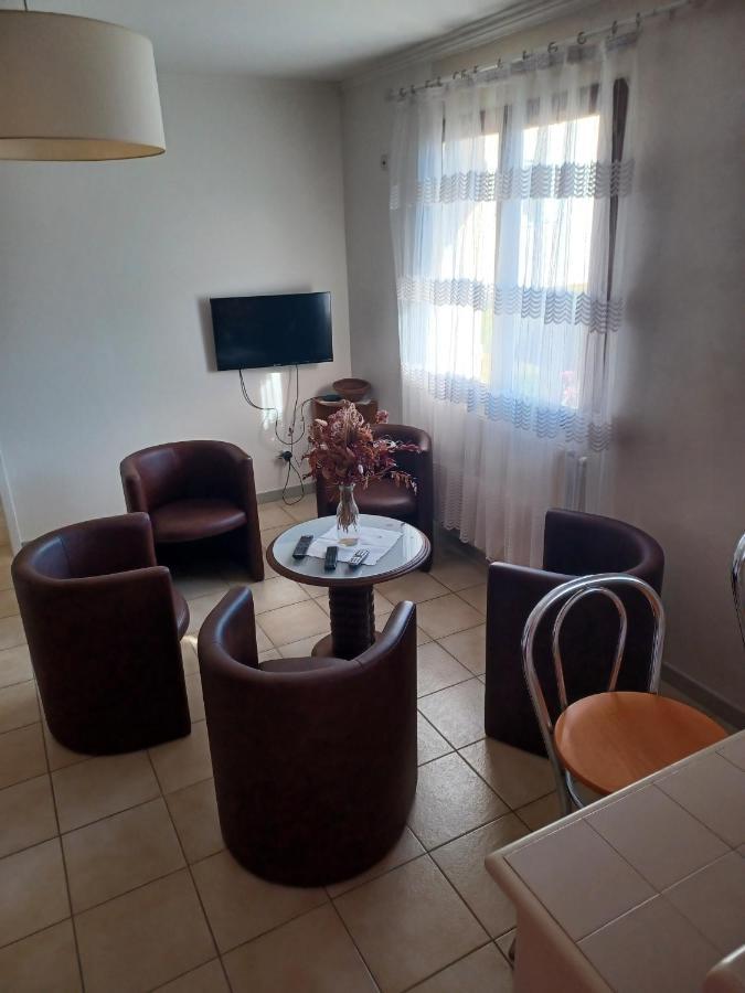 Ferienwohnung Dynamique Et Splendide Bourgoin-Jallieu Exterior foto