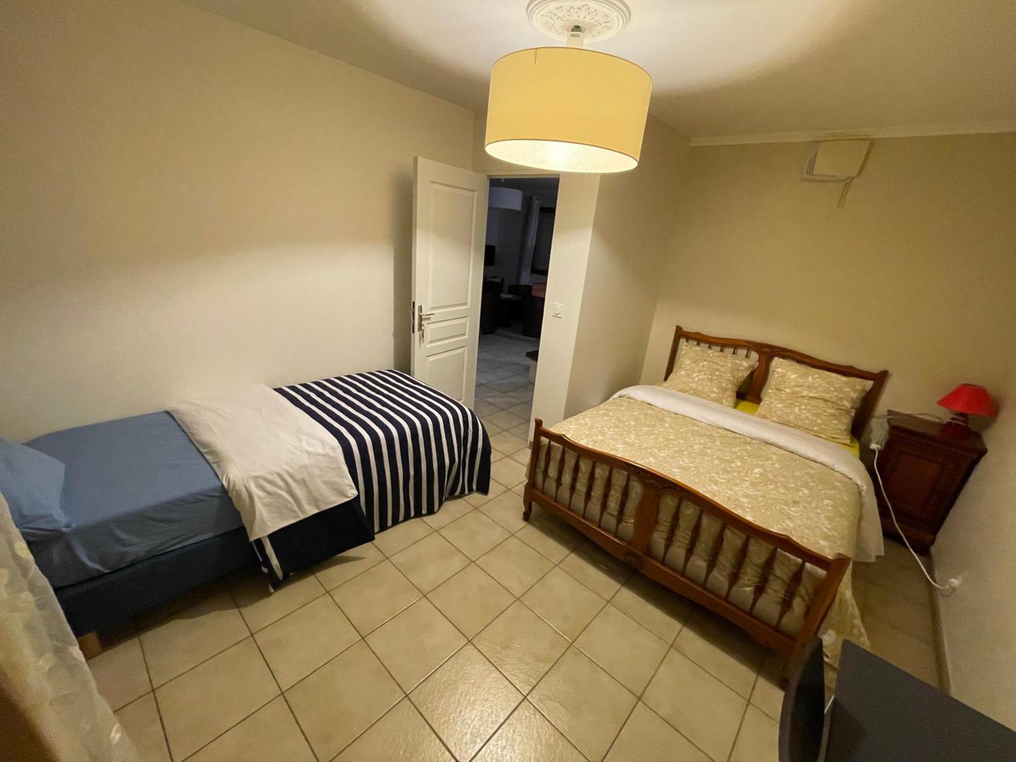 Ferienwohnung Dynamique Et Splendide Bourgoin-Jallieu Exterior foto